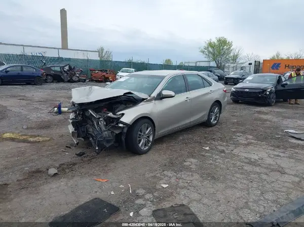 4T1BF1FK0GU170962 2016 TOYOTA CAMRY - Image 2