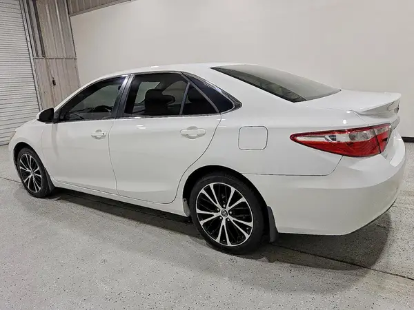 4T1BF1FK0GU171089 2016 TOYOTA CAMRY - Image 2