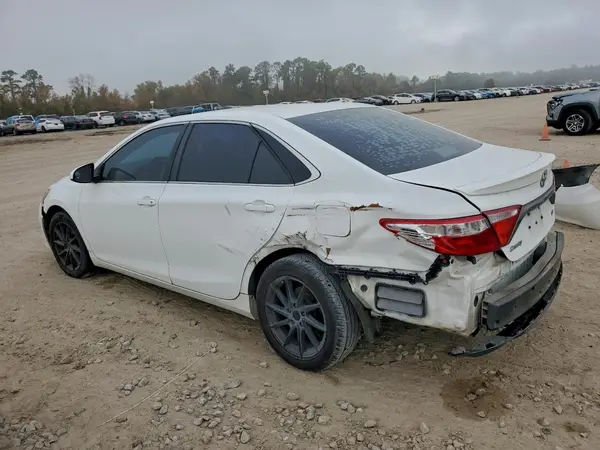 4T1BF1FK0GU173974 2016 TOYOTA CAMRY - Image 2