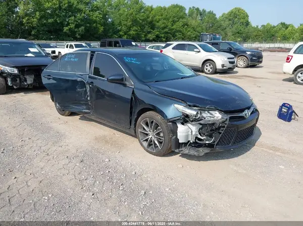4T1BF1FK0GU176048 2016 TOYOTA CAMRY - Image 1