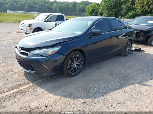 4T1BF1FK0GU176048 2016 TOYOTA CAMRY - Image 2