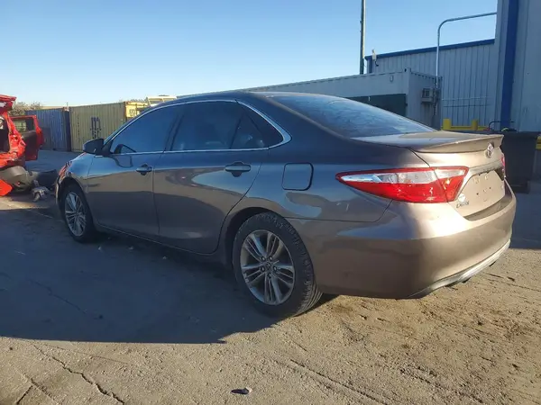 4T1BF1FK0GU177281 2016 TOYOTA CAMRY - Image 2