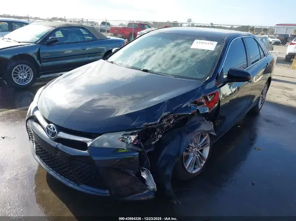 4T1BF1FK0GU178785 2016 TOYOTA CAMRY - Image 2