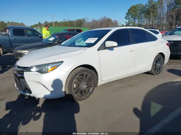 4T1BF1FK0GU178799 2016 TOYOTA CAMRY - Image 2