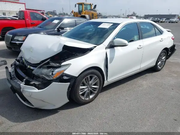 4T1BF1FK0GU182979 2016 TOYOTA CAMRY - Image 2