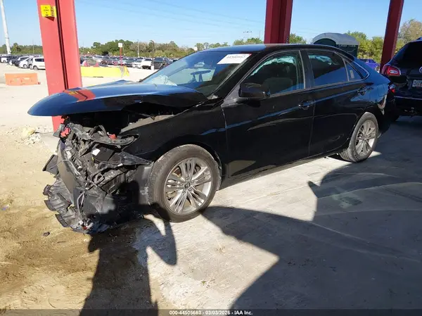 4T1BF1FK0GU183288 2016 TOYOTA CAMRY - Image 2