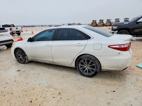 4T1BF1FK0GU183906 2016 TOYOTA CAMRY - Image 2
