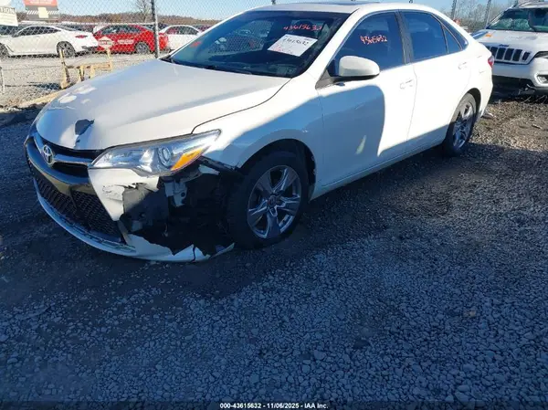 4T1BF1FK0GU188703 2016 TOYOTA CAMRY - Image 2