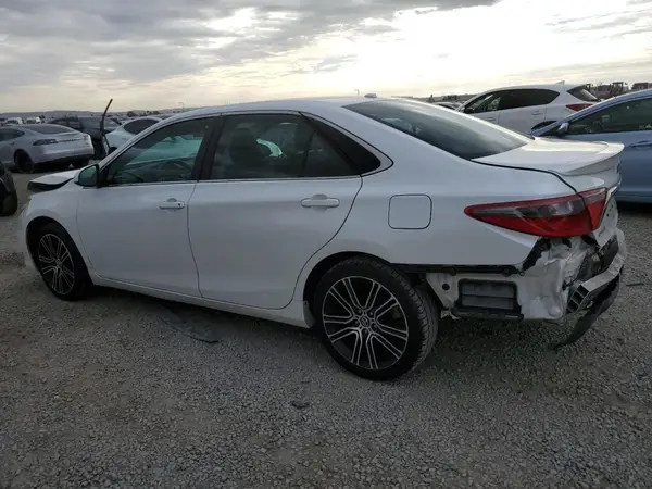 4T1BF1FK0GU189513 2016 TOYOTA CAMRY - Image 2