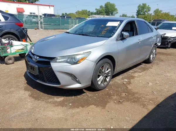 4T1BF1FK0GU192640 2016 TOYOTA CAMRY - Image 2