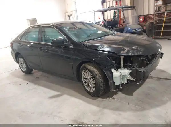 4T1BF1FK0GU194064 2016 TOYOTA CAMRY - Image 1