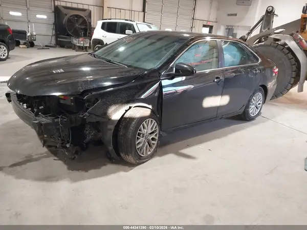 4T1BF1FK0GU194064 2016 TOYOTA CAMRY - Image 2