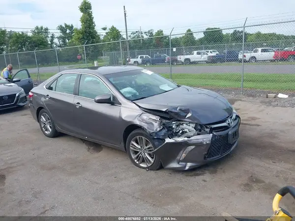 4T1BF1FK0GU196641 2016 TOYOTA CAMRY - Image 1