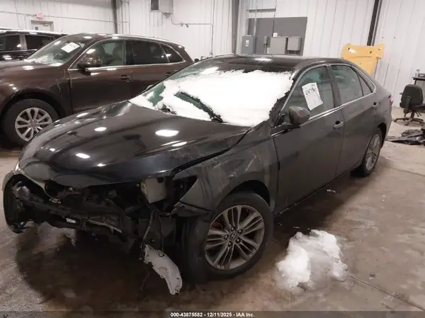 4T1BF1FK0GU197952 2016 TOYOTA CAMRY - Image 2