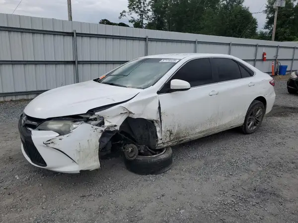 4T1BF1FK0GU199104 2016 TOYOTA CAMRY - Image 1