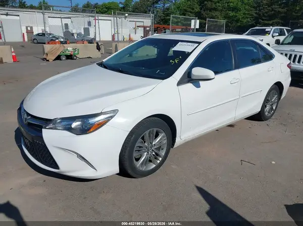 4T1BF1FK0GU200395 2016 TOYOTA CAMRY - Image 2