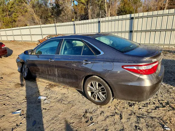 4T1BF1FK0GU201028 2016 TOYOTA CAMRY - Image 2