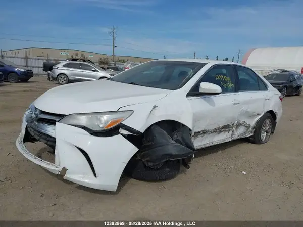 4T1BF1FK0GU201403 2016 TOYOTA CAMRY - Image 2