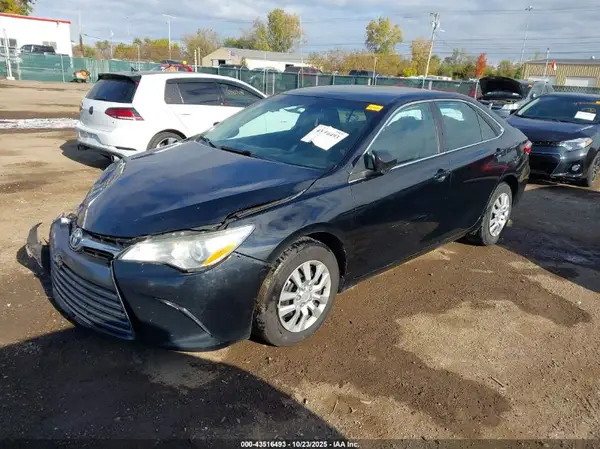 4T1BF1FK0GU203345 2016 TOYOTA CAMRY - Image 2