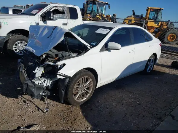 4T1BF1FK0GU206441 2016 TOYOTA CAMRY - Image 2