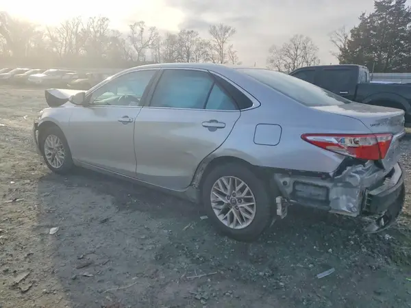 4T1BF1FK0GU209260 2016 TOYOTA CAMRY - Image 2