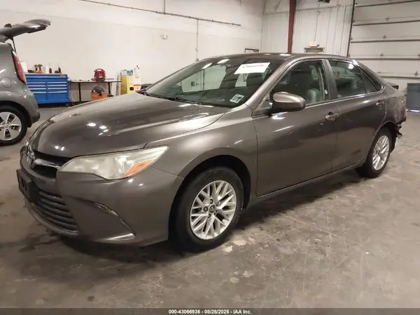 4T1BF1FK0GU209923 2016 TOYOTA CAMRY - Image 2
