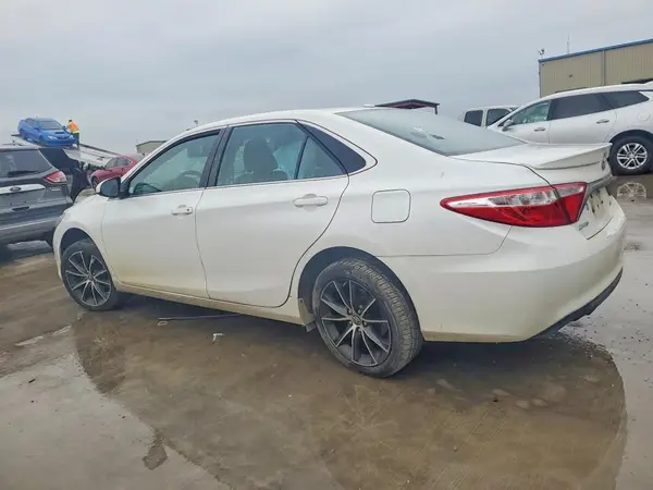 4T1BF1FK0GU211543 2016 TOYOTA CAMRY - Image 2