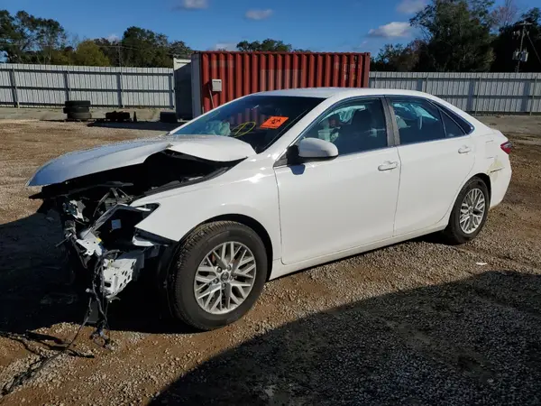 4T1BF1FK0GU211932 2016 TOYOTA CAMRY - Image 1