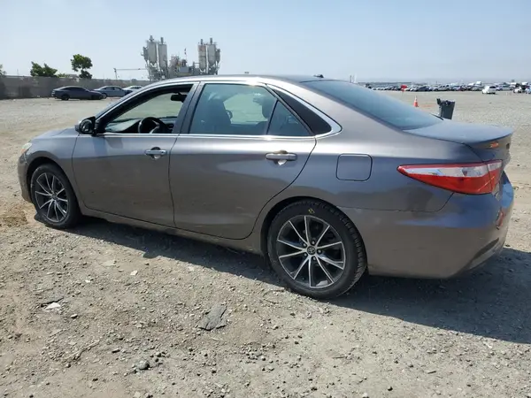 4T1BF1FK0GU213518 2016 TOYOTA CAMRY - Image 2