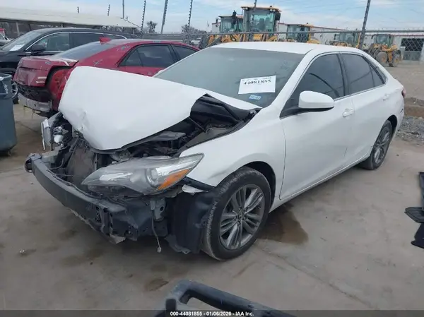 4T1BF1FK0GU220033 2016 TOYOTA CAMRY - Image 2