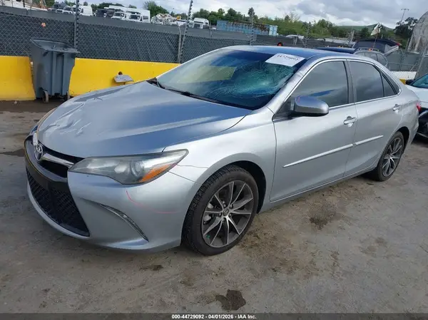 4T1BF1FK0GU227595 2016 TOYOTA CAMRY - Image 2