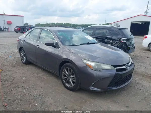 4T1BF1FK0GU227757 2016 TOYOTA CAMRY - Image 1
