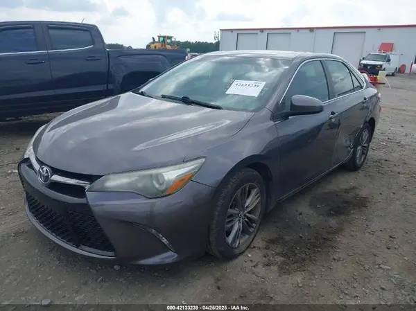 4T1BF1FK0GU227757 2016 TOYOTA CAMRY - Image 2