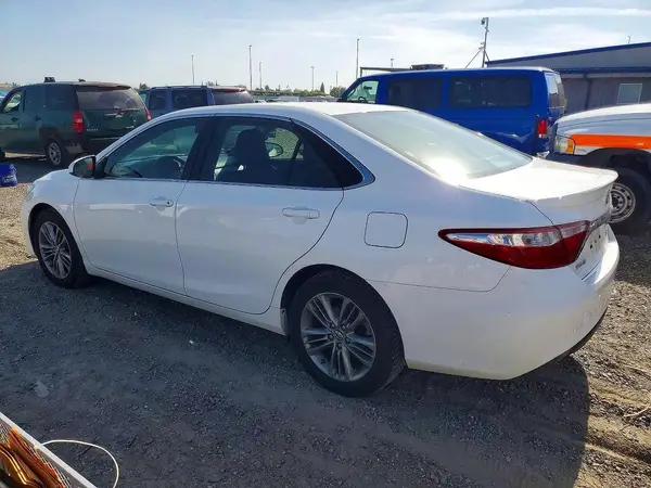 4T1BF1FK0GU227872 2016 TOYOTA CAMRY - Image 2