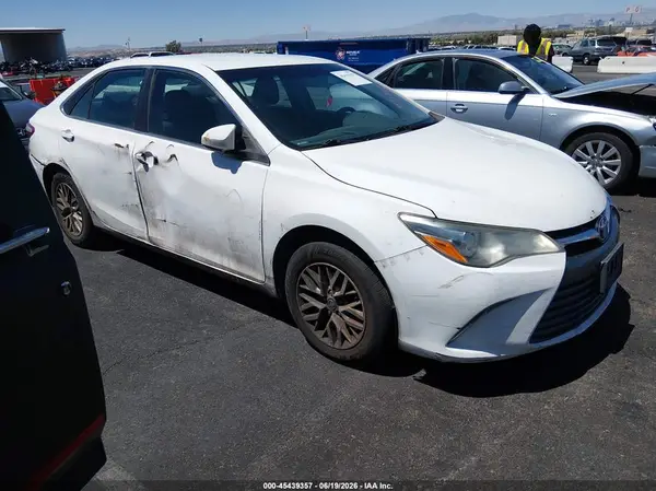 4T1BF1FK0GU228374 2016 TOYOTA CAMRY - Image 1