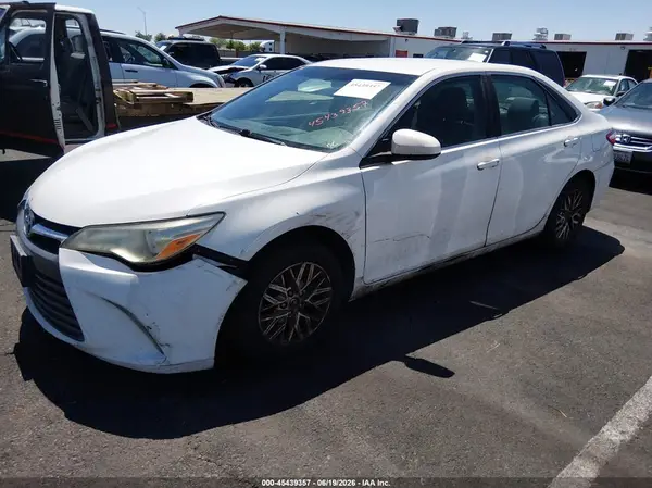 4T1BF1FK0GU228374 2016 TOYOTA CAMRY - Image 2