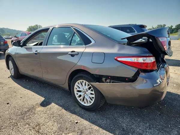 4T1BF1FK0GU229590 2016 TOYOTA CAMRY - Image 2