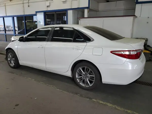 4T1BF1FK0GU229637 2016 TOYOTA CAMRY - Image 2