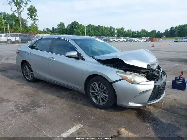 4T1BF1FK0GU230707 2016 TOYOTA CAMRY - Image 1
