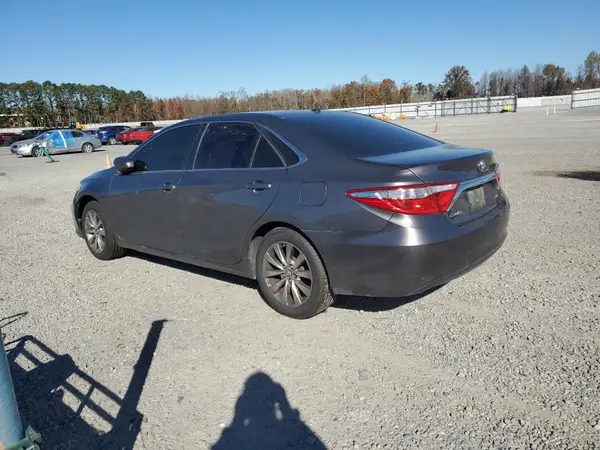 4T1BF1FK0GU230772 2016 TOYOTA CAMRY - Image 2