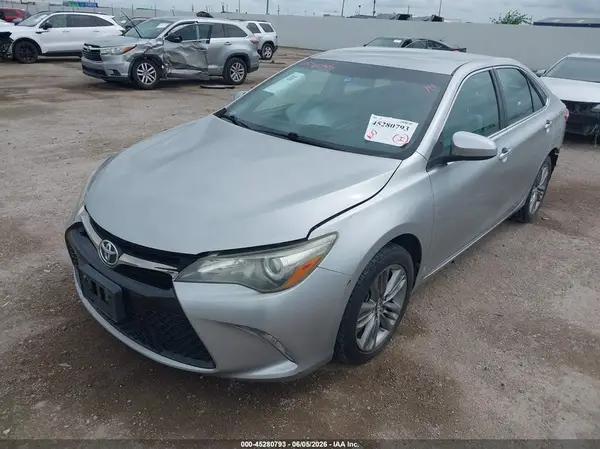 4T1BF1FK0GU233591 2016 TOYOTA CAMRY - Image 2