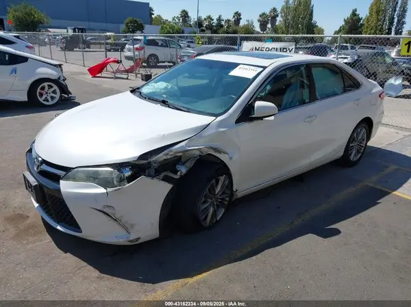 4T1BF1FK0GU234725 2016 TOYOTA CAMRY - Image 2