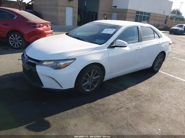 4T1BF1FK0GU236331 2016 TOYOTA CAMRY - Image 2