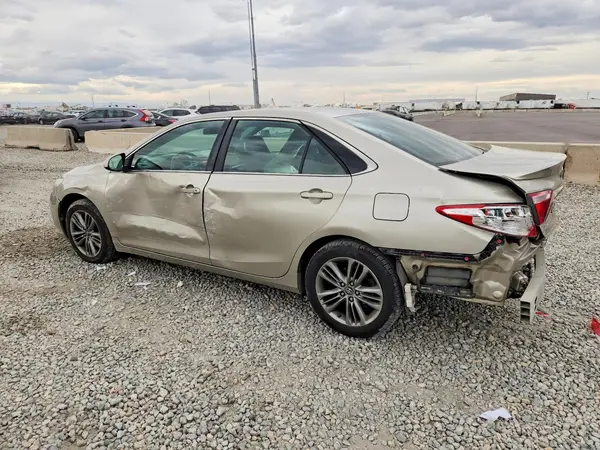 4T1BF1FK0GU237205 2016 TOYOTA CAMRY - Image 2
