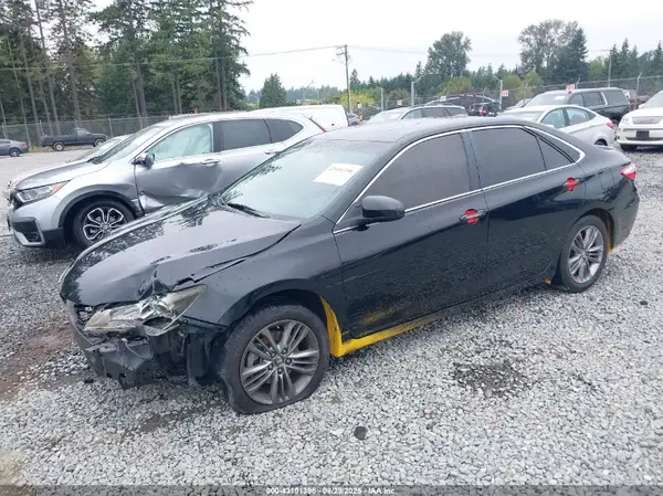4T1BF1FK0GU240184 2016 TOYOTA CAMRY - Image 2