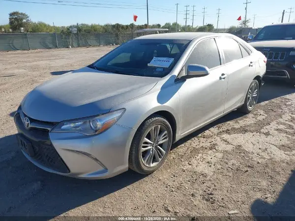 4T1BF1FK0GU240394 2016 TOYOTA CAMRY - Image 2