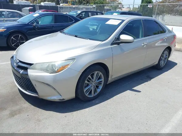 4T1BF1FK0GU245837 2016 TOYOTA CAMRY - Image 2