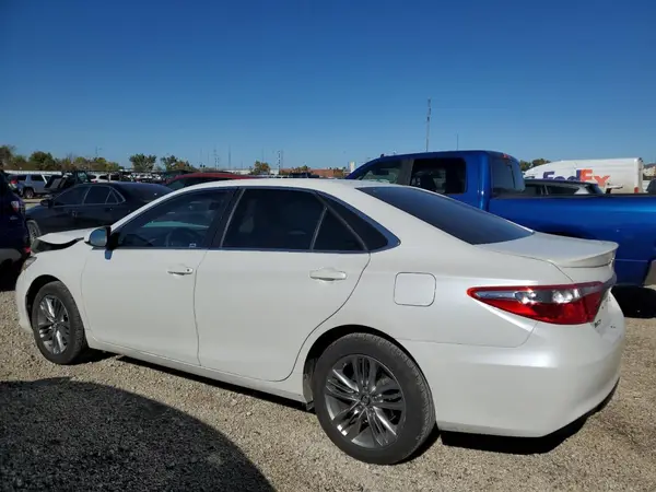 4T1BF1FK0GU250939 2016 TOYOTA CAMRY - Image 2