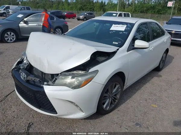 4T1BF1FK0GU252853 2016 TOYOTA CAMRY - Image 2