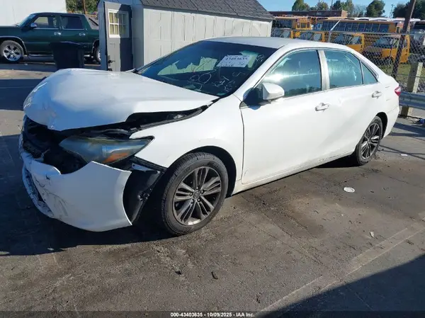 4T1BF1FK0GU253808 2016 TOYOTA CAMRY - Image 2